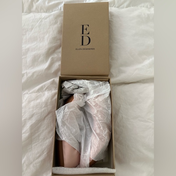 Ellen Degeneres Pink Ballet Flats with Embroidery - Picture 3 of 5